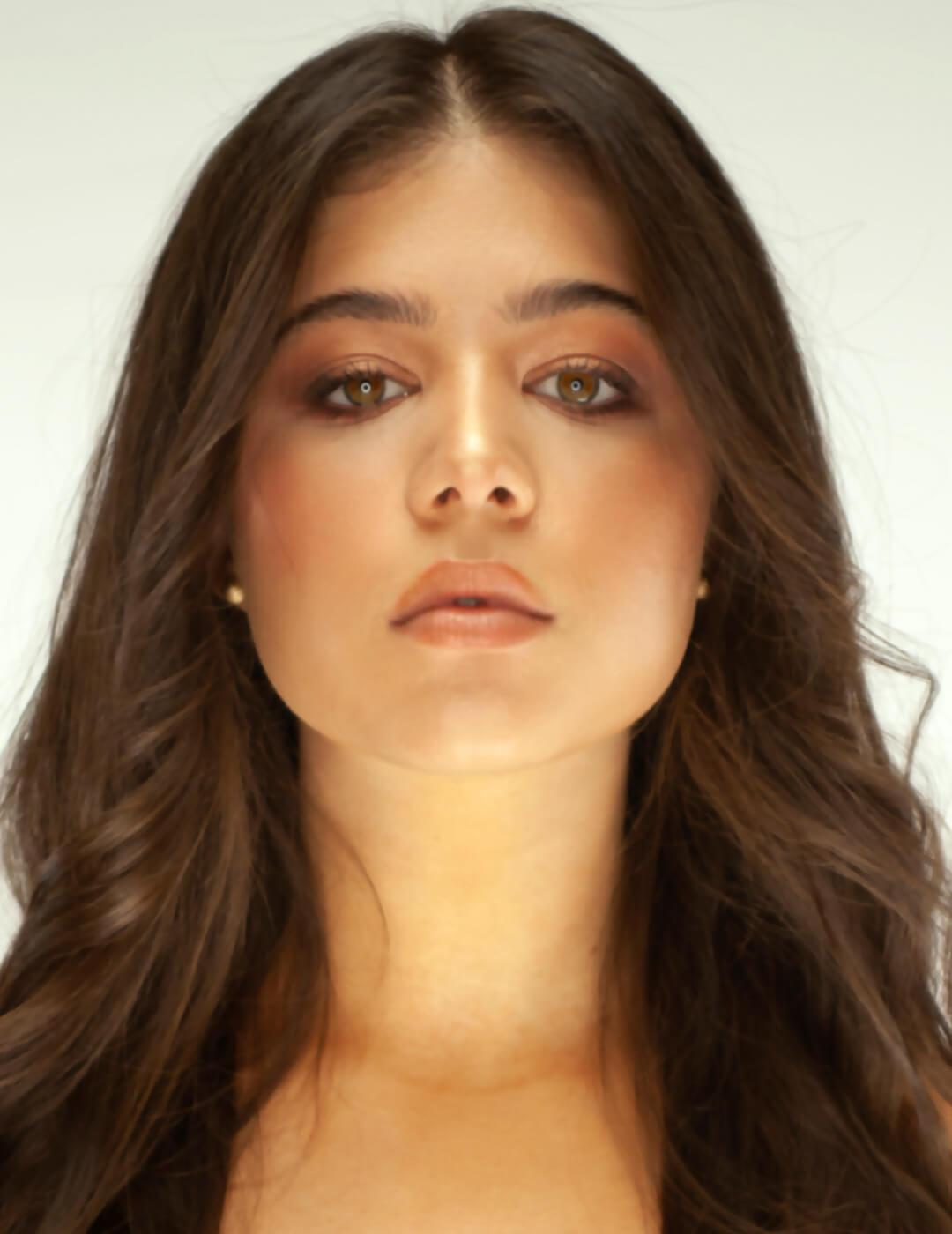 Studio portrait of Shaina Bassan Mobile